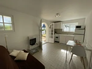 Image of Apartment in villa 100 metres from the beach