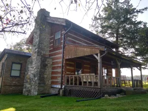 Image of Cabin at Fairview            Private setting far off the road near Cummins Falls