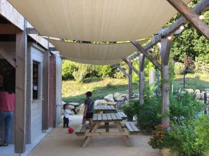 Image of SafariTent Picvert: lodge toile & bois au plus proche de la nature site familial