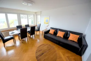 Image of Sunny & Stylish 3 Bedroom Apartment, 20 min from city centre. 1st Floor.