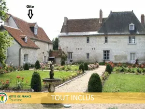 Image of Charming 17th-Century Farmhouse with Garden, Terrace, Modern Amenities, and Wi-Fi in Villandry