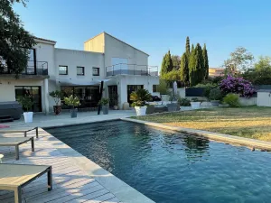 Image of Magnifique Villa D'architecte A 10 Minutes D'avignon
