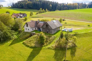Image of WALD-LAND-HOF Schloss Rosenau
