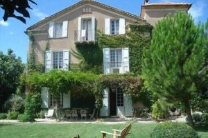 Image of 18th Century house with pool