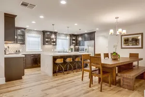 Image of Elegant Home w\/Lrg Jacuzzi & 3 King EnSuites