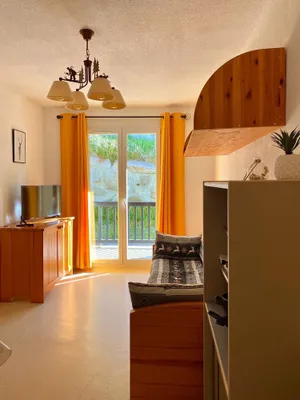 Image of Studio 4 persons