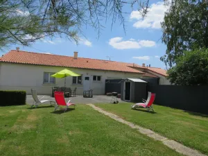 Image of Charming Family Cottage with Garden, Near Angers & Vineyards
