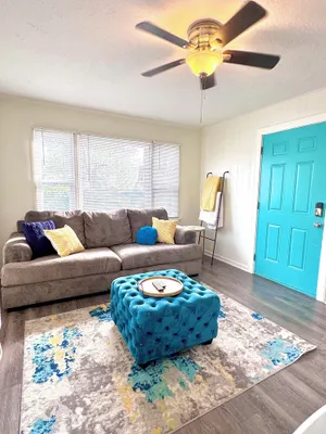 Image of 12 min to Derby! 4 ppl- Steps to Restaurants\/Shopping\/Nightlife! ~Bardstown Rd