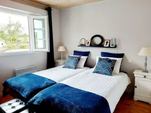 Image of Family suite with 2 bedrooms, breakfast included, private lounge, near Laval and Château-Gontier