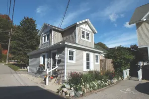 Image of DOLL HOUSE! 1 BDR - 1 Block to Main Street Shops!