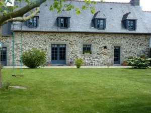 Image of In Kervoyal, charming longère just a stone's throw from the sea.