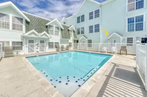 Image of All Yr 3 bdr 2 bath Townhouse with POOL  - 1.5 Blocks to Beach/ Convention Ctr