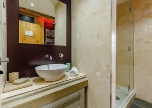 Image of Superb lodge with one master double with en suite shower, one double and one twin.