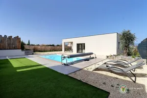 Image of Villa Contemporaine Avec Piscine Privée et Chauffée