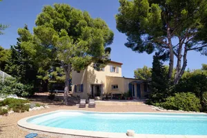 Image of Villa with pool 1mn walk from the sea for 8 people