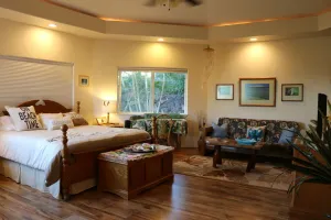 Image of SUPER SPACIOUS! Privacy entrance. Comfortable and cozy. Quiet and peaceful!