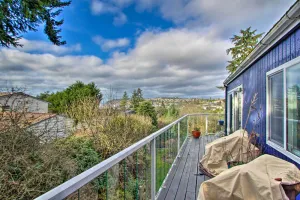 Image of Puget Sound Home w\/ Beautiful Yard & Deck!