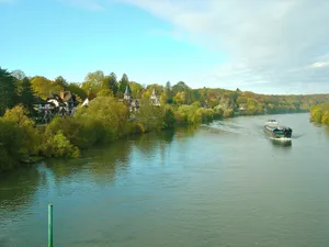 Image of Maison de la Mare (7 rooms) along La Seine and in a wooded property.