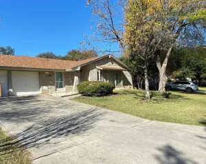 Image of Very comfortable house (1900 sqft), near airport, 281 and 1604. 4b\/2ba 8 guests