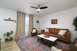 Image of Relaxing 2 beds with 2 separate baths townhouse l Perfect for family or business