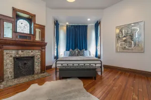 Image of Loudon's Whimsical Apartment\/ Walk to Greyline