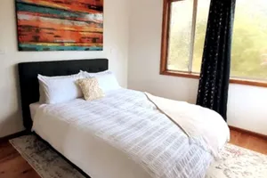 Image of Stylish House 10min walk to Wollongong University with Free Parking
