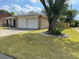 Image of ❤Cheerful & Comfy ~ Fireplace ~ Backyard ~ Parking