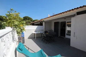 Image of villa 4-5 couchages terrasse ombragees parking dans residence securisee avec piscine commune 400m de