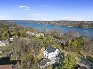 Image of Large home, Peaceful, Gameroom, HotTub, Riverview, Location Location Location!