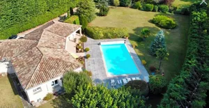 Image of Sublime air conditioned Villa - huge swimming pool inside a large park
