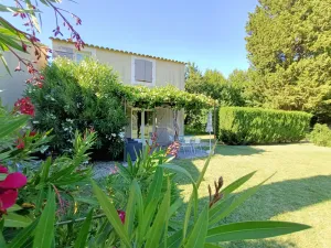 Image of Comfortable cottage 3 people max with pool near Isle sur Sorgue
