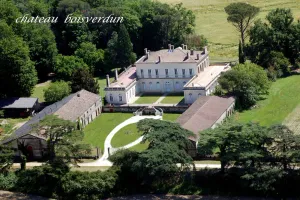 Image of Cottage character, spacious volumes, warm and serene.