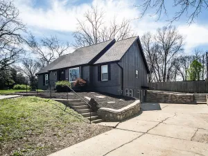 Image of 7 Bedroom 5 Bath 4500+ Square foot w\/ Pool Table
