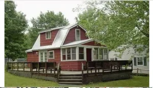 Image of Darling cottage near entrance to Letchworth State Park  overlooking Silver Lake!
