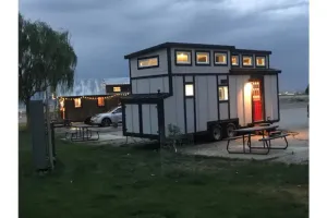 Image of Contemporary - Modern Tiny Home on the Lake