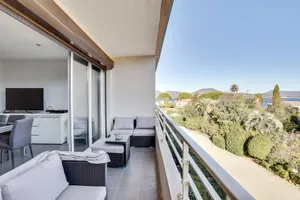 Image of 3 Rooms with Sea View Terraces in Peace