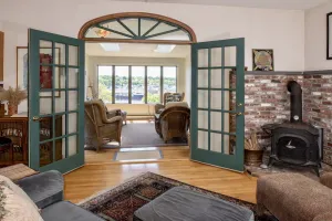 Image of WaterViews Overlooking Gloucester Inner Harbor \/Sunroom\/ Deck \/Walk to Town\/ AC