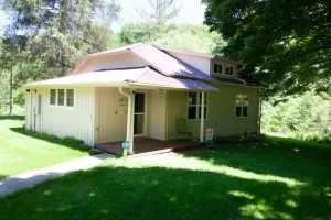 Image of COMFORTABLE, HOMEY, FULLY RENOVATED MOUNTAIN COUNTRY COTTAGE