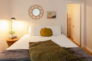 Image of Classic & Cozy Apartments - Parking & Close To Dw