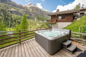 Image of Chalet, 200m from shops, terrace, balcony, fireplace or stove, tv, ski locker, 108m², Tignes