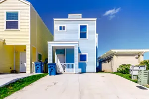 Image of Dual-Suites on the Bay - High-Speed WiFi, Shared Pool, Central AC & Water Views