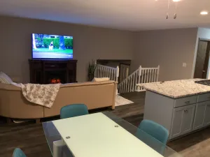Image of 2000 sq ft home with a swimming pool and a  hot tub