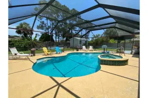 Image of Cheerful and Comfy 3\/BR Home w\/Pool and Hot Tub