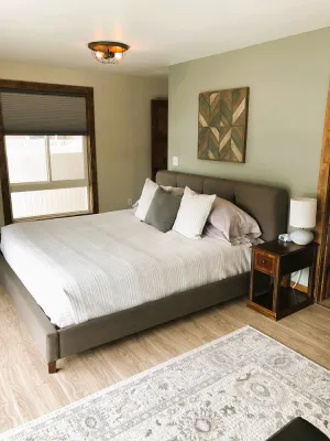 Image of Cozy spacious king bed suite, In the heart of Historic Helena, Montana!