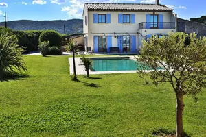 Image of Pretty farmhouse tastefully renovated, air-conditioned, in the vineyards, with jacuzzi pool