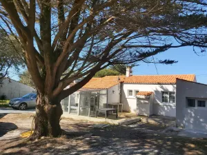 Image of DOMINO, renovated 4-bedroom house, 150 m from the small beach.