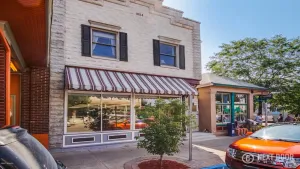 Image of Right Downtown with Space for Everyone!