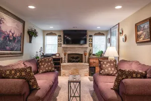 Image of Spacious AND BODACIOUS studio centrally located