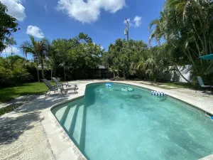 Image of Pet Friendly Pool Home in Hollywood 8 min to Beach