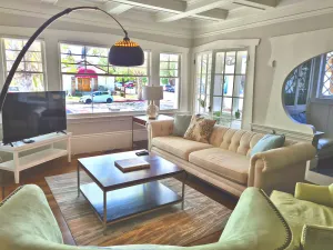 Image of ARCHITECTURAL GEM 6bdrm island 2700+ sqft spa, theater, grill, yard, office